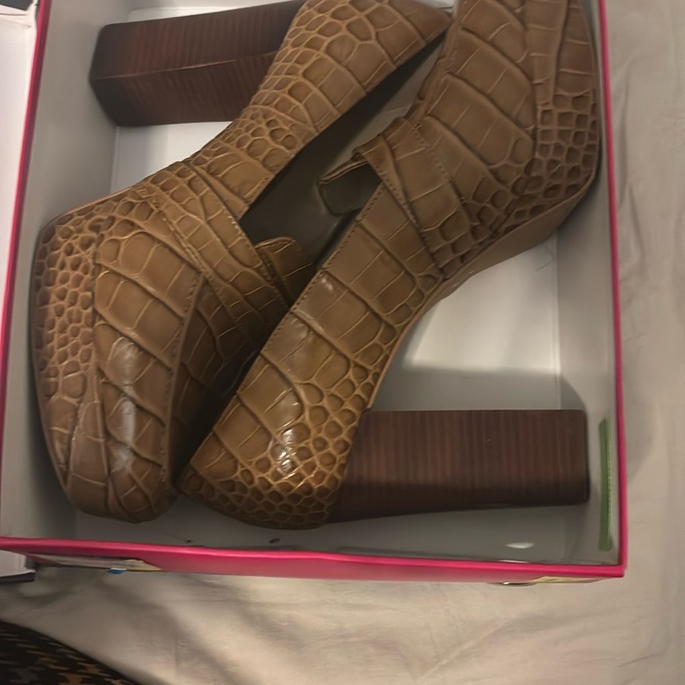 Women's Brown Croc-Embossed Platform Heels